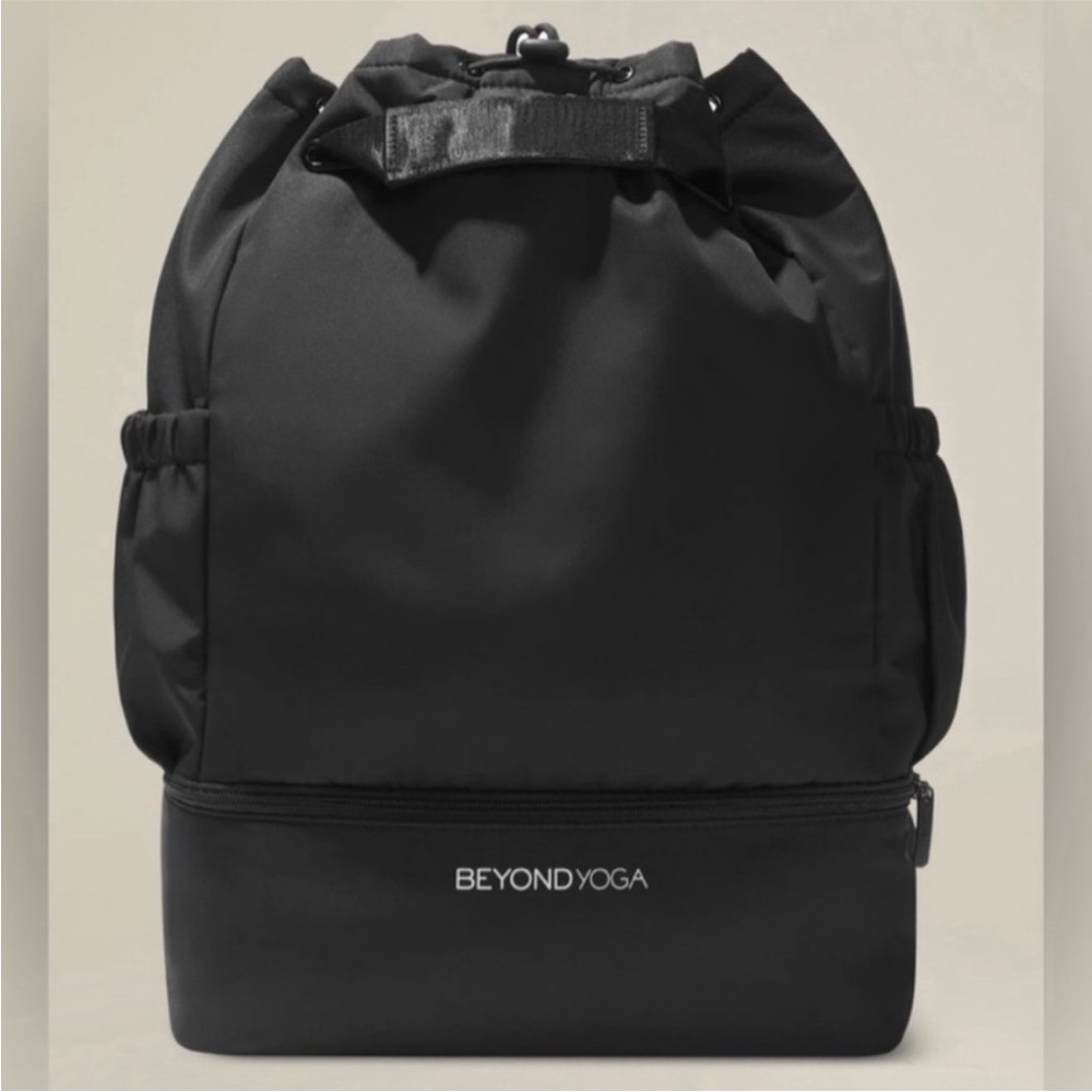 BEYOND YOGA Convertible Gym Bag